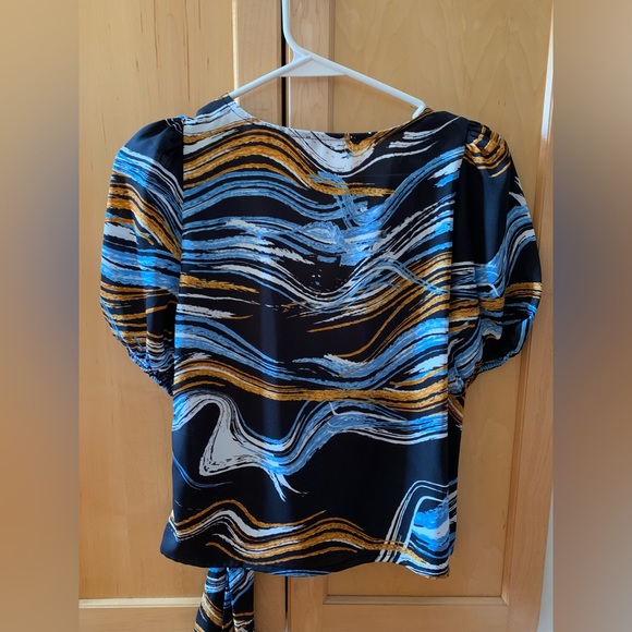 NWT! Women’s Nine West Abstract Water Print Blouse Size Small
3 for $15 with 💕 - Picture 2 of 7